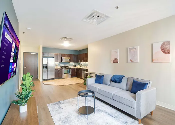 Apartment Vibrant Luxury Prime Location 24-7 Gym Lounge Roku Wifi *
