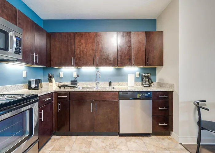 Vibrant Luxury Prime Location 24-7 Gym Lounge Roku Wifi Apartment Pittsburgh