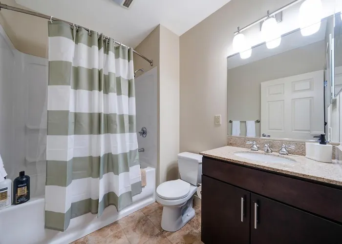 Apartment Vibrant Luxury Prime Location 24-7 Gym Lounge Roku Wifi *