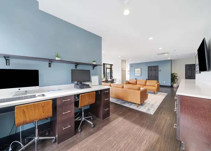 Apartment Vibrant Luxury Prime Location 24-7 Gym Lounge Roku Wifi *