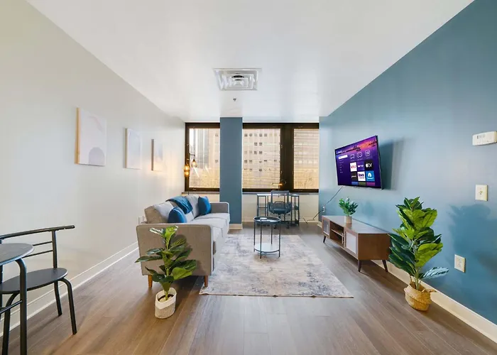 Apartment Vibrant Luxury Prime Location 24-7 Gym Lounge Roku Wifi