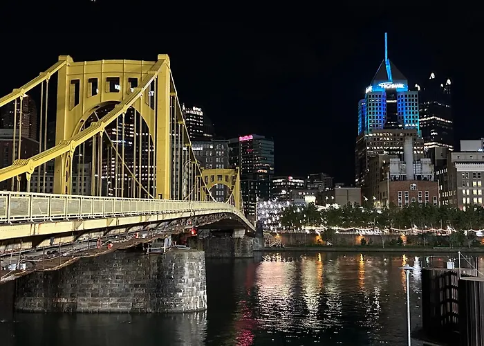 Vibrant Luxury Prime Location 24-7 Gym Lounge Roku Wifi Pittsburgh
