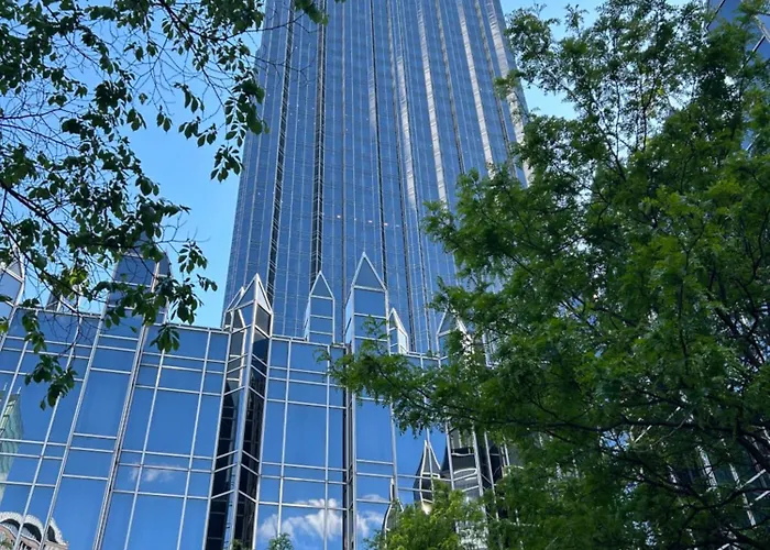 Vibrant Luxury Prime Location 24-7 Gym Lounge Roku Wifi * Pittsburgh